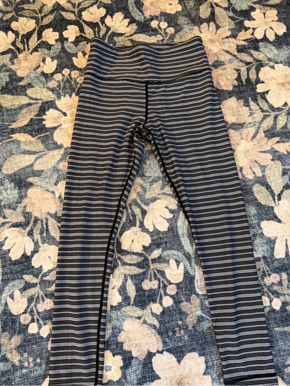 ZYIA Black and Gray Striped Women’s Leggings size 4